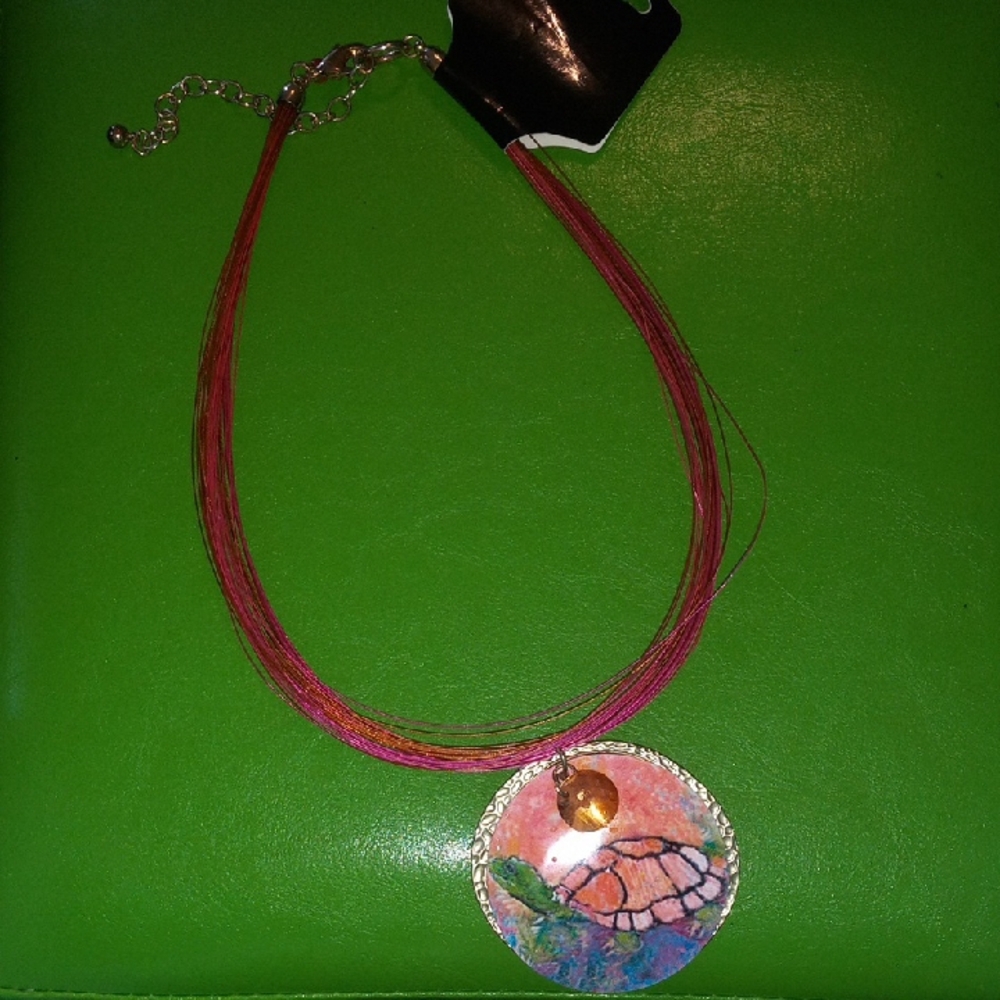 Source Unknown Pink and Gold Pendant Necklace